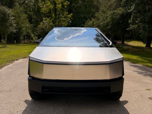 Used 2024 Tesla Cybertruck AWD Crew Cab image 6