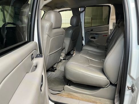 Used 2004 GMC Sierra 2500 SLE w/ Heavy-Duty Power Package image 14