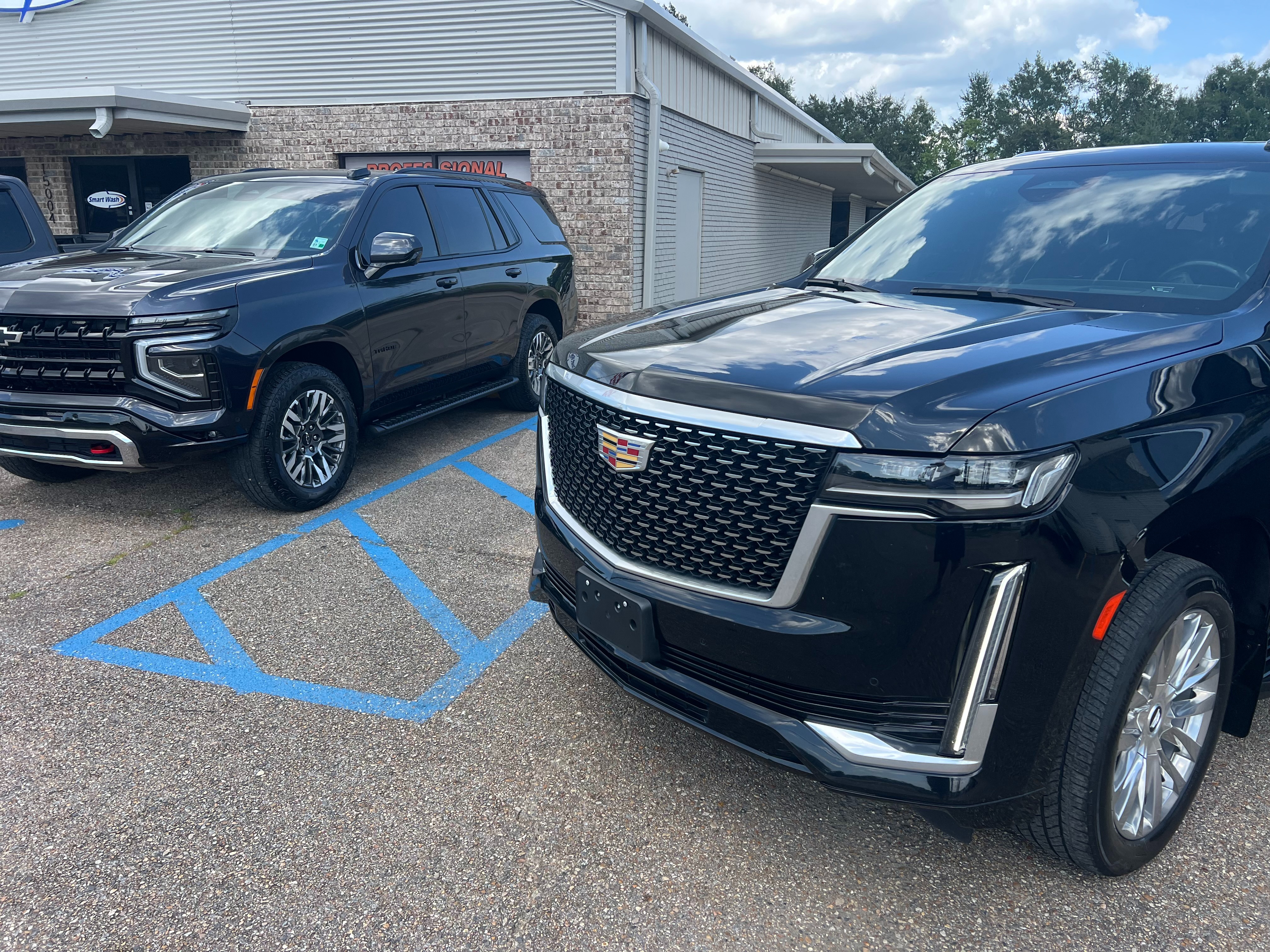 Used 2022 Cadillac Escalade ESV Premium Luxury RWD image 9