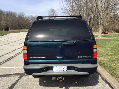 Used 2005 Chevrolet Suburban Z71 w/ Preferred Equipment Group image 5