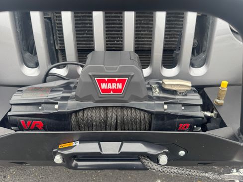 Used 2015 Jeep Wrangler Unlimited Rubicon w/ Connectivity Group image 23