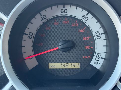 Used 2011 Toyota Tacoma 4x4 Access Cab V6 w/ TRD Off-Road Pkg image 14