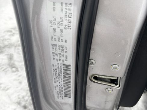 Used 2019 Jeep Cherokee Latitude Plus w/ Comfort/Convenience Group image 6