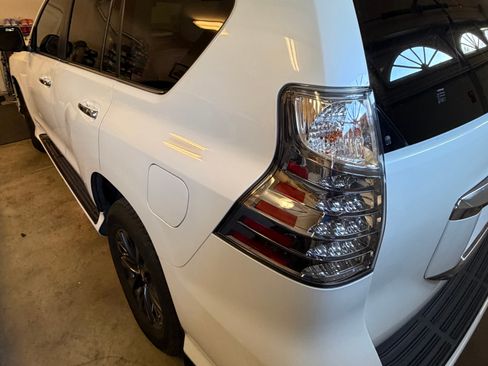 Used 2022 Lexus GX 460 Premium w/ Premium Package image 2