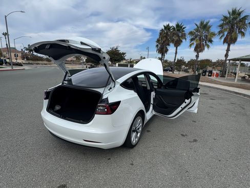 Used 2023 Tesla Model 3 Standard Range image 19