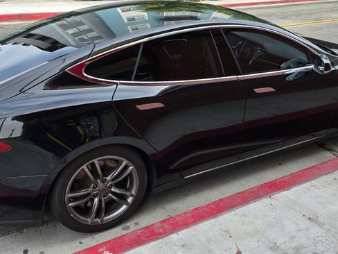 Used 2012 Tesla Model S image 3