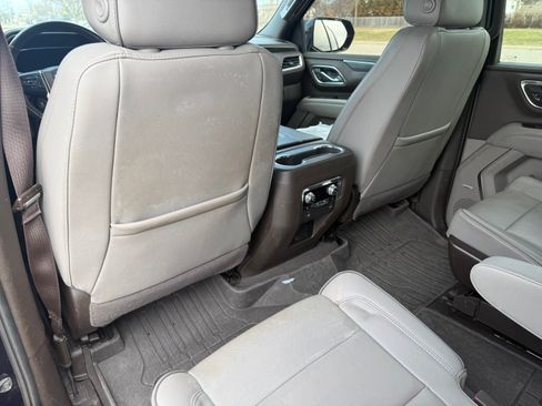 Used 2022 GMC Yukon SLT w/ SLT Premium Package image 18