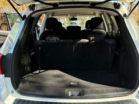 Used 2017 Nissan Pathfinder SV image 10