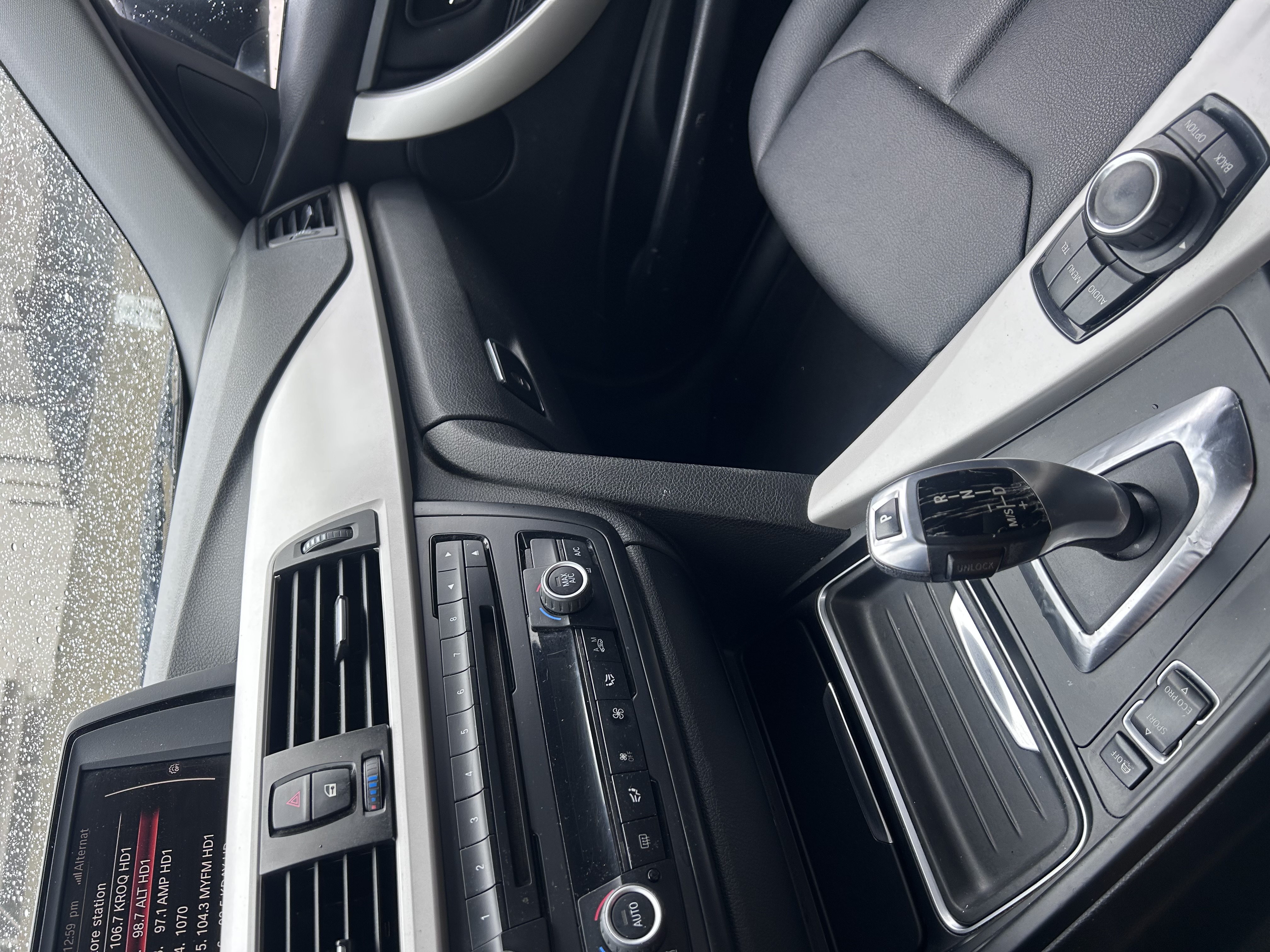 Used 2015 BMW 320i Sedan RWD image 14