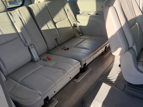 Used 2013 Chevrolet Suburban 2500 LT image 14