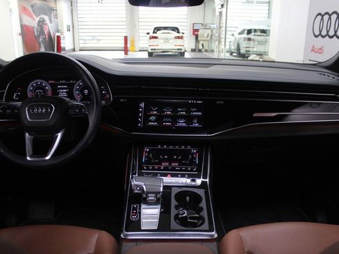 Used 2020 Audi Q8 Prestige w/ Prestige Package image 10