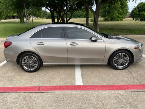 Used 2020 Mercedes-Benz A 220 image 1