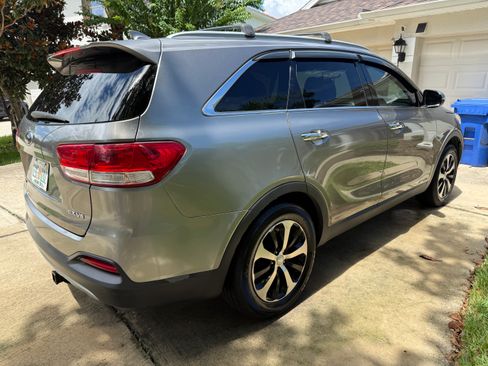 Used 2017 Kia Sorento EX AWD/4WD image 8