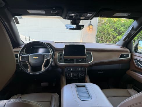 Used 2022 Chevrolet Suburban High Country image 11