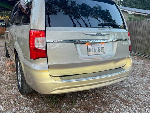 Used 2015 Chrysler Town & Country Touring w/ Driver Convenience Group image 6