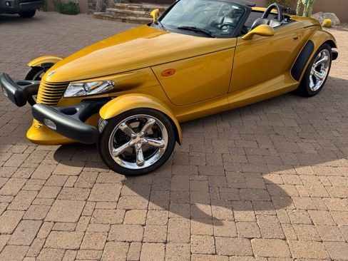 Used 2002 Chrysler Prowler image 2