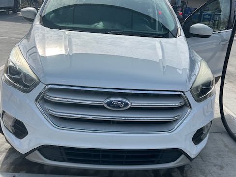 Used 2018 Ford Escape SEL image 2