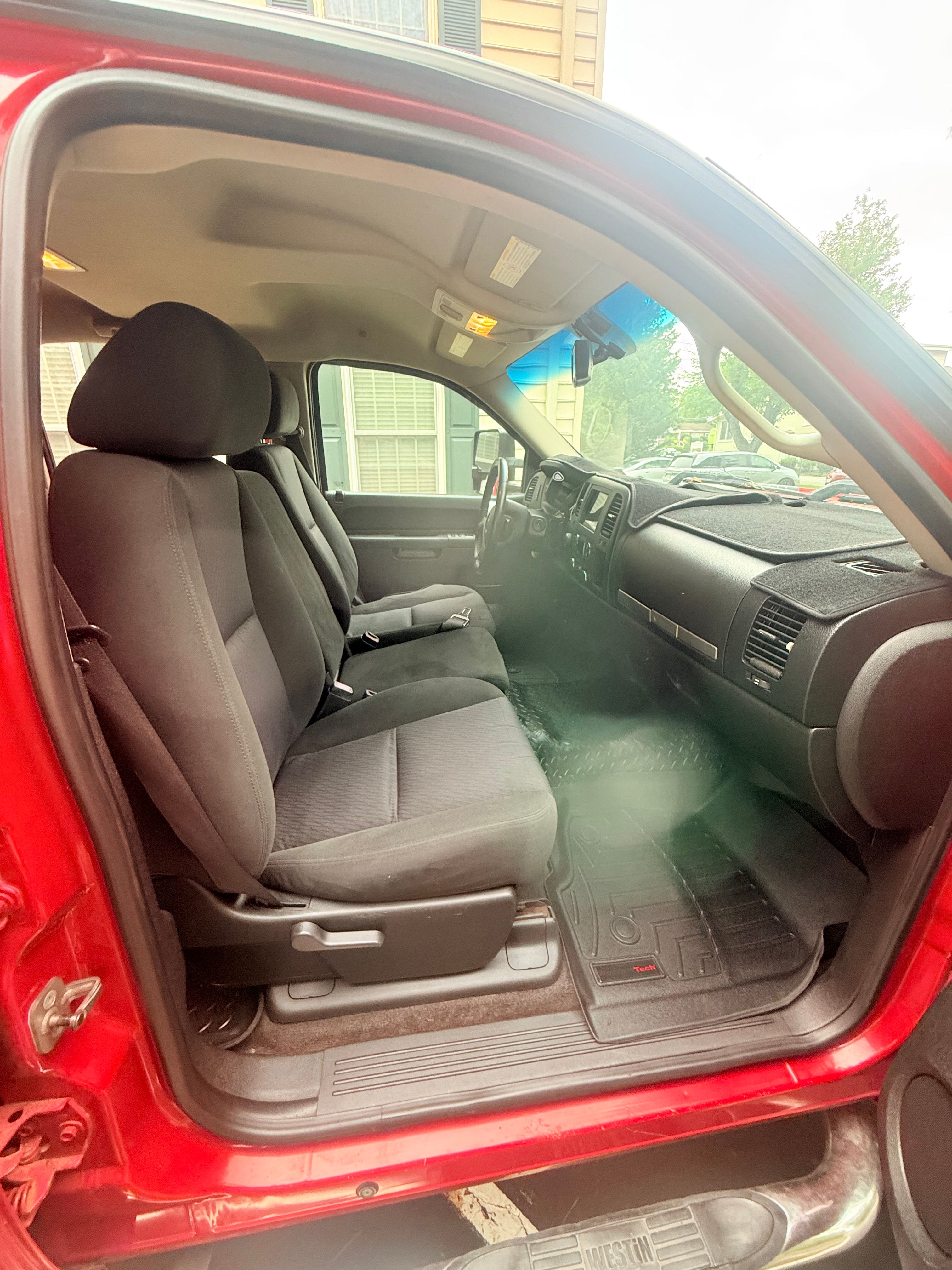 Used 2010 Chevrolet Silverado 2500 LT w/ Interior Plus Package AWD/4WD image 4