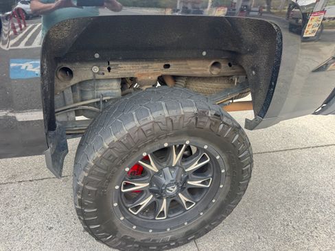 Used 2018 Chevrolet Silverado 1500 LT w/ All Star Edition image 11