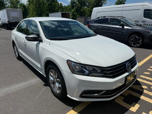 Used 2016 Volkswagen Passat 1.8T S FWD image 2