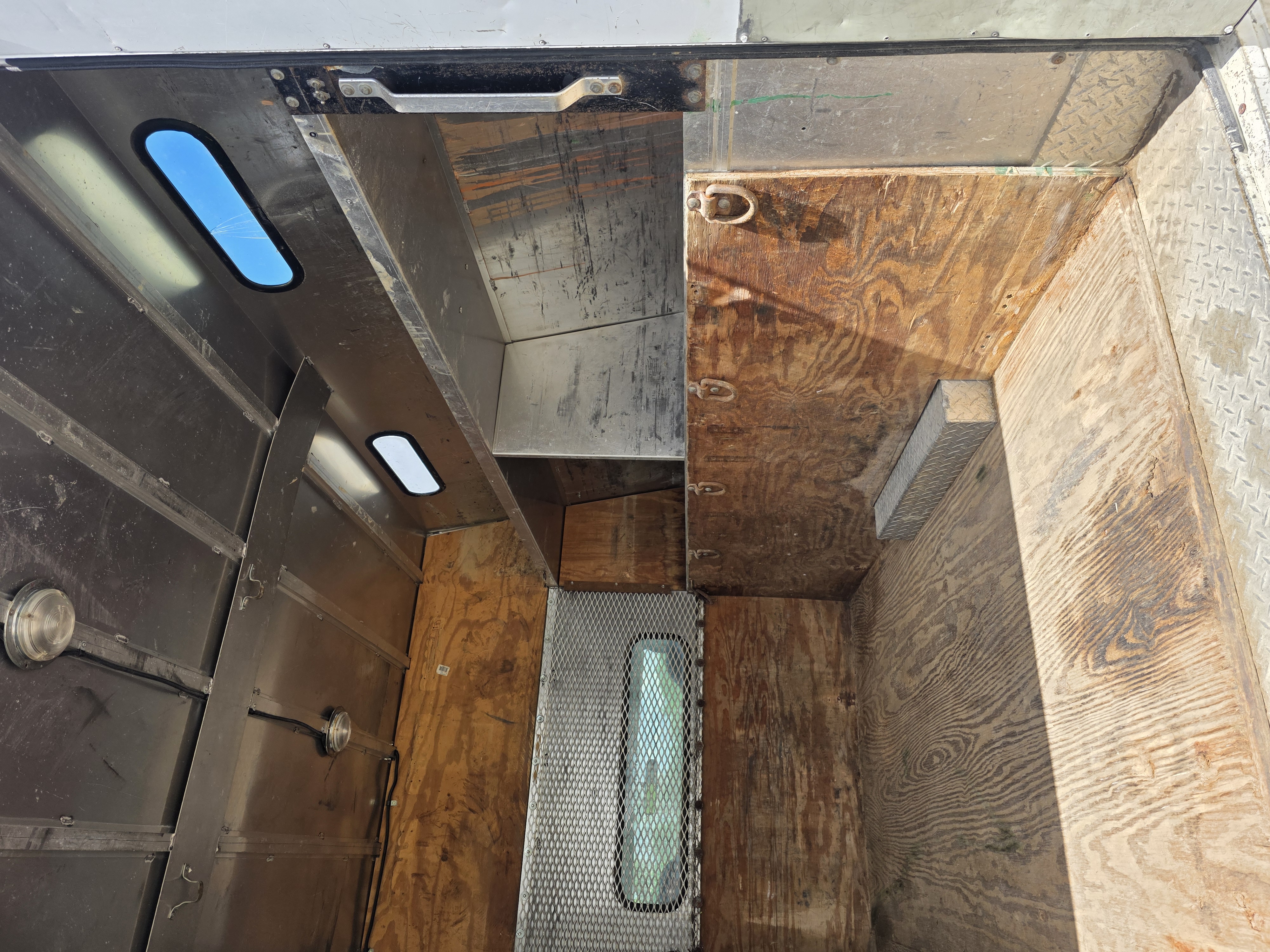 Used 2004 Ford F450 2WD Regular Cab Super Duty image 8