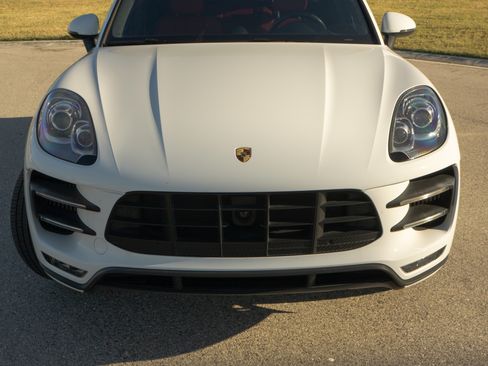 Used 2015 Porsche Macan Turbo image 8