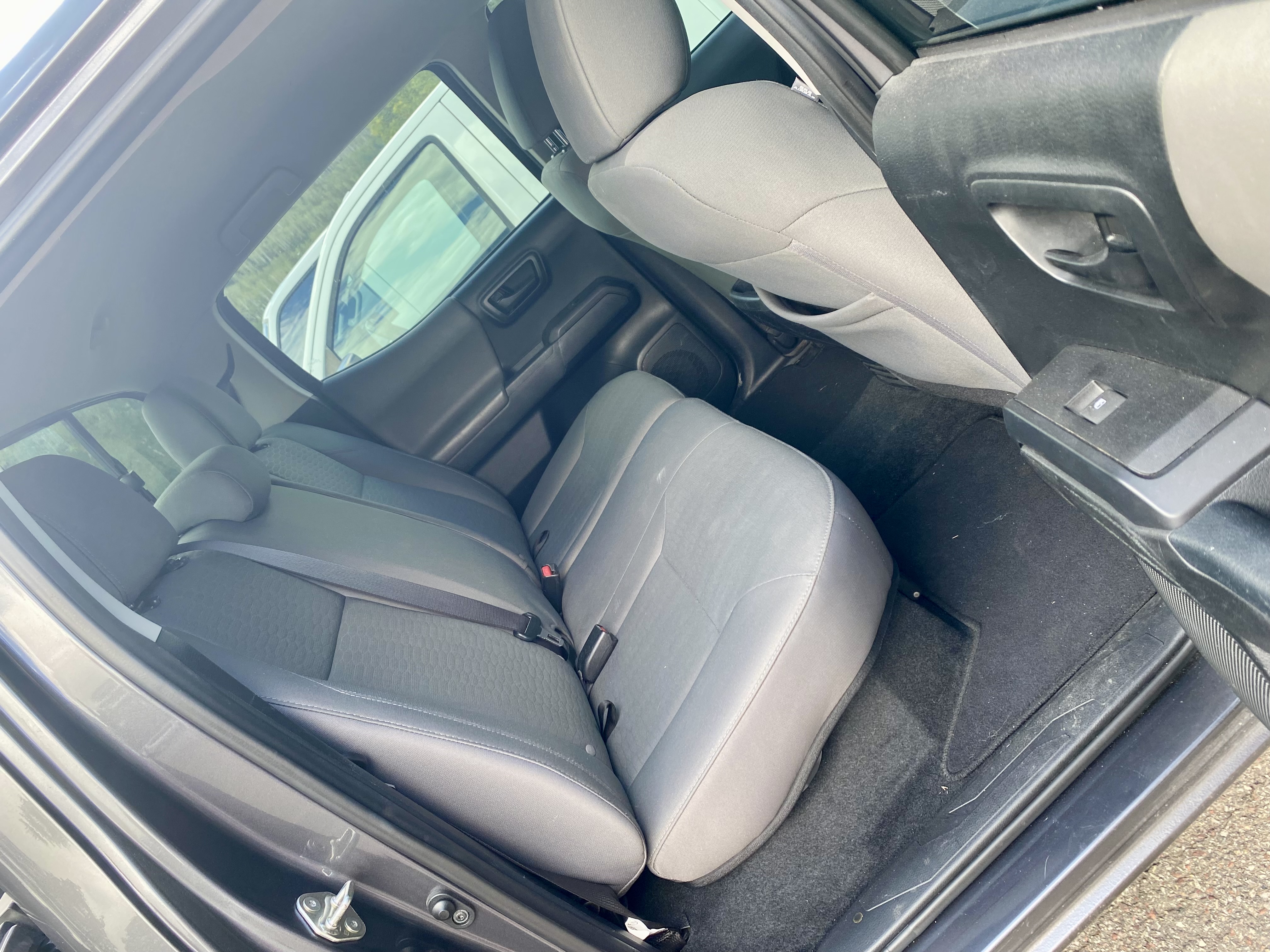 Used 2018 Toyota Tacoma SR w/ SR Convenience Package RWD image 4