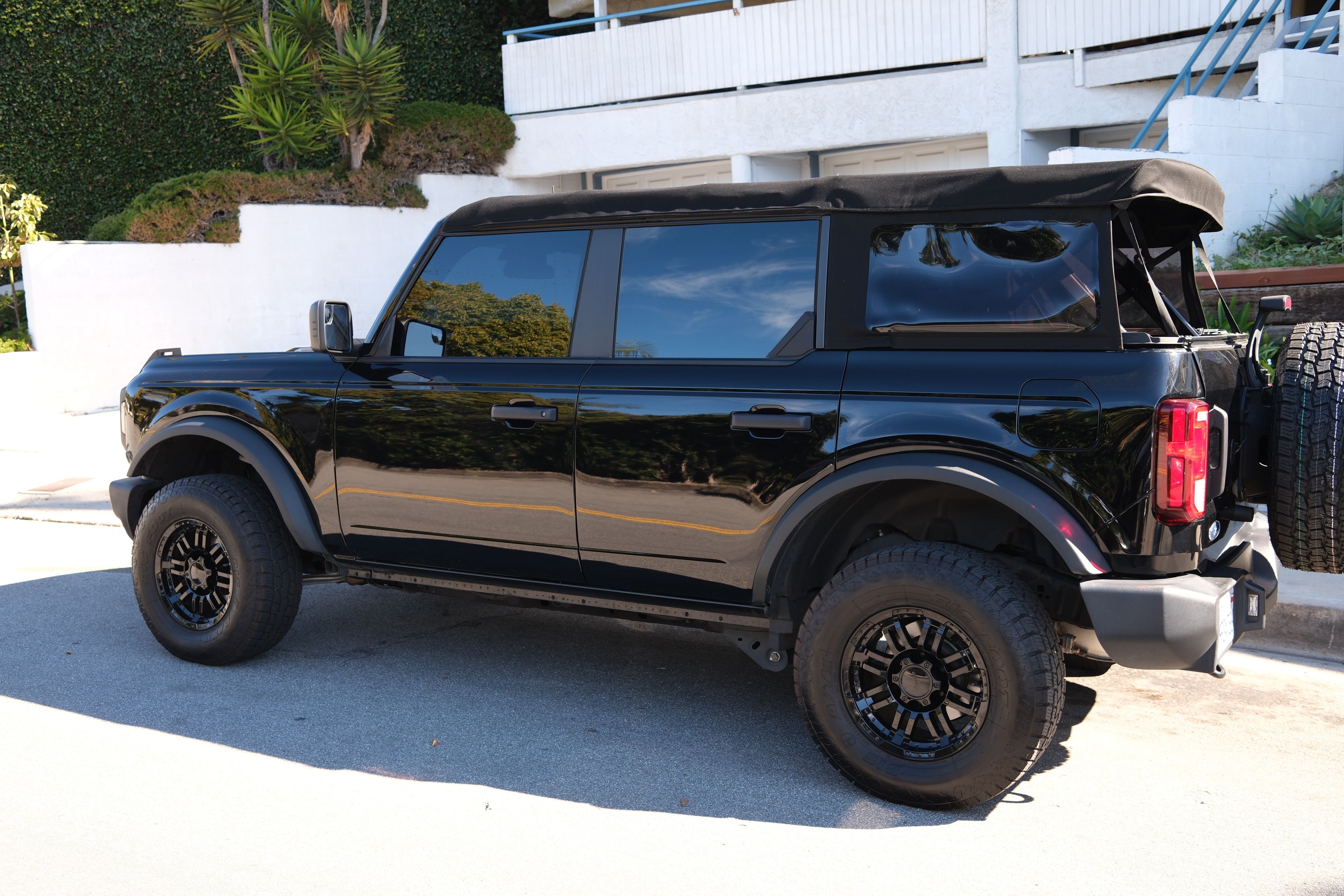 Used 2022 Ford Bronco 4-Door AWD/4WD image 4