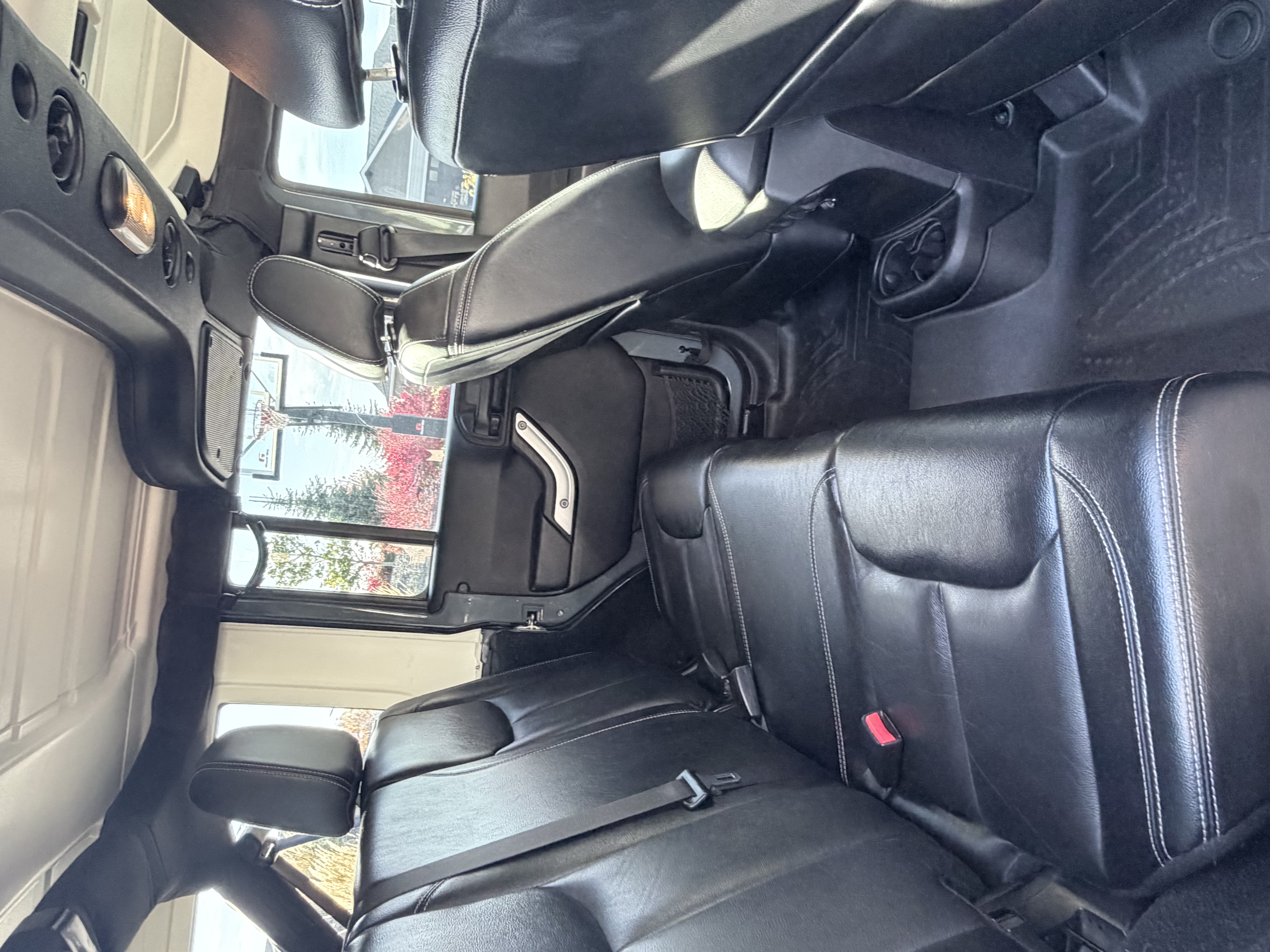 Used 2015 Jeep Wrangler Unlimited Rubicon w/ Connectivity Group AWD/4WD image 11
