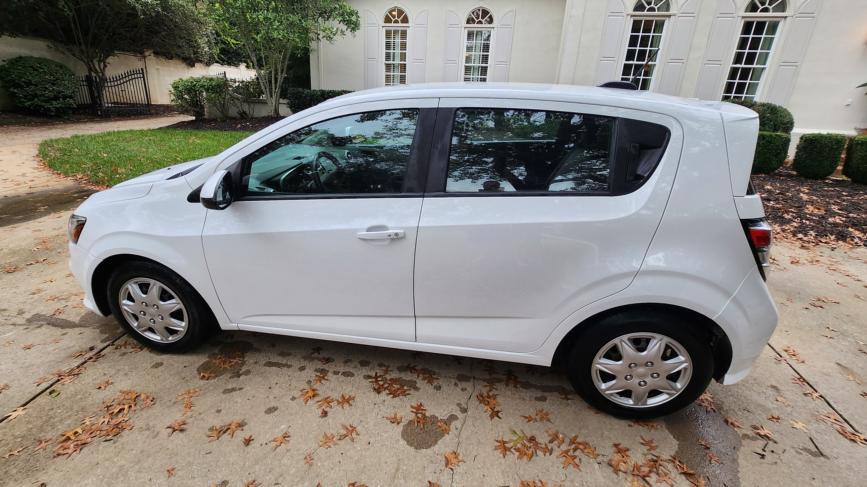 Used 2019 Chevrolet Sonic LT FWD image 2