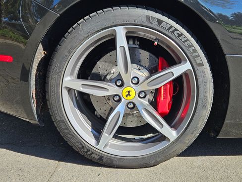 Used 2014 Ferrari California image 22