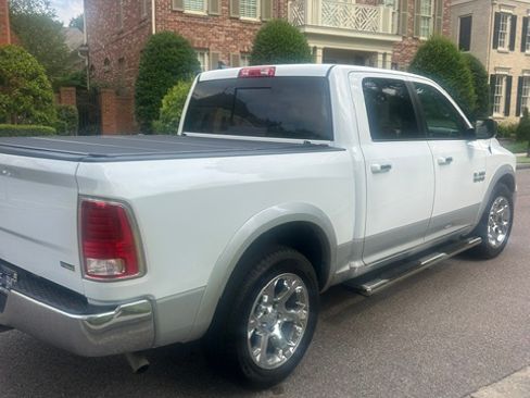 Used 2017 RAM 1500 Laramie RWD image 8