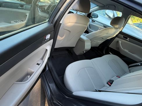 Used 2019 Hyundai Sonata SE w/ Cargo Package image 9