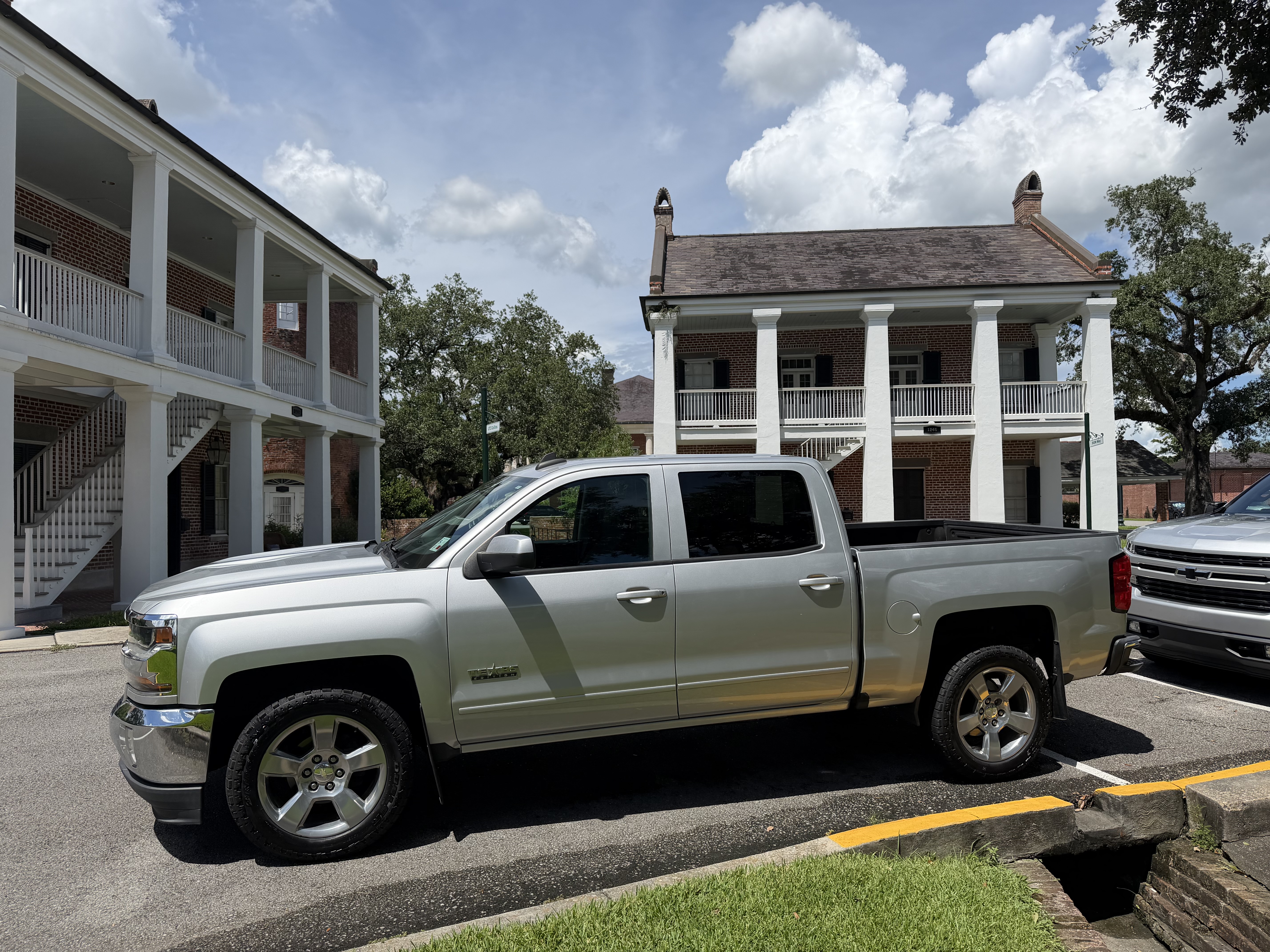Used 2018 Chevrolet Silverado 1500 LT w/ Texas Edition RWD image 1