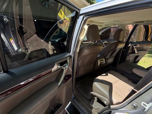 Used 2018 Lexus GX 460 Premium AWD/4WD image 16