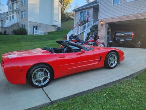 Used 2002 Chevrolet Corvette Convertible w/ Preferred Equipment Group1 image 9