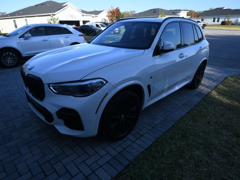 Used 2022 BMW X5 M50i w/ Executive Package image 2