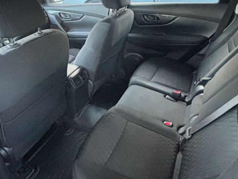 Used 2019 Nissan Rogue S FWD image 4