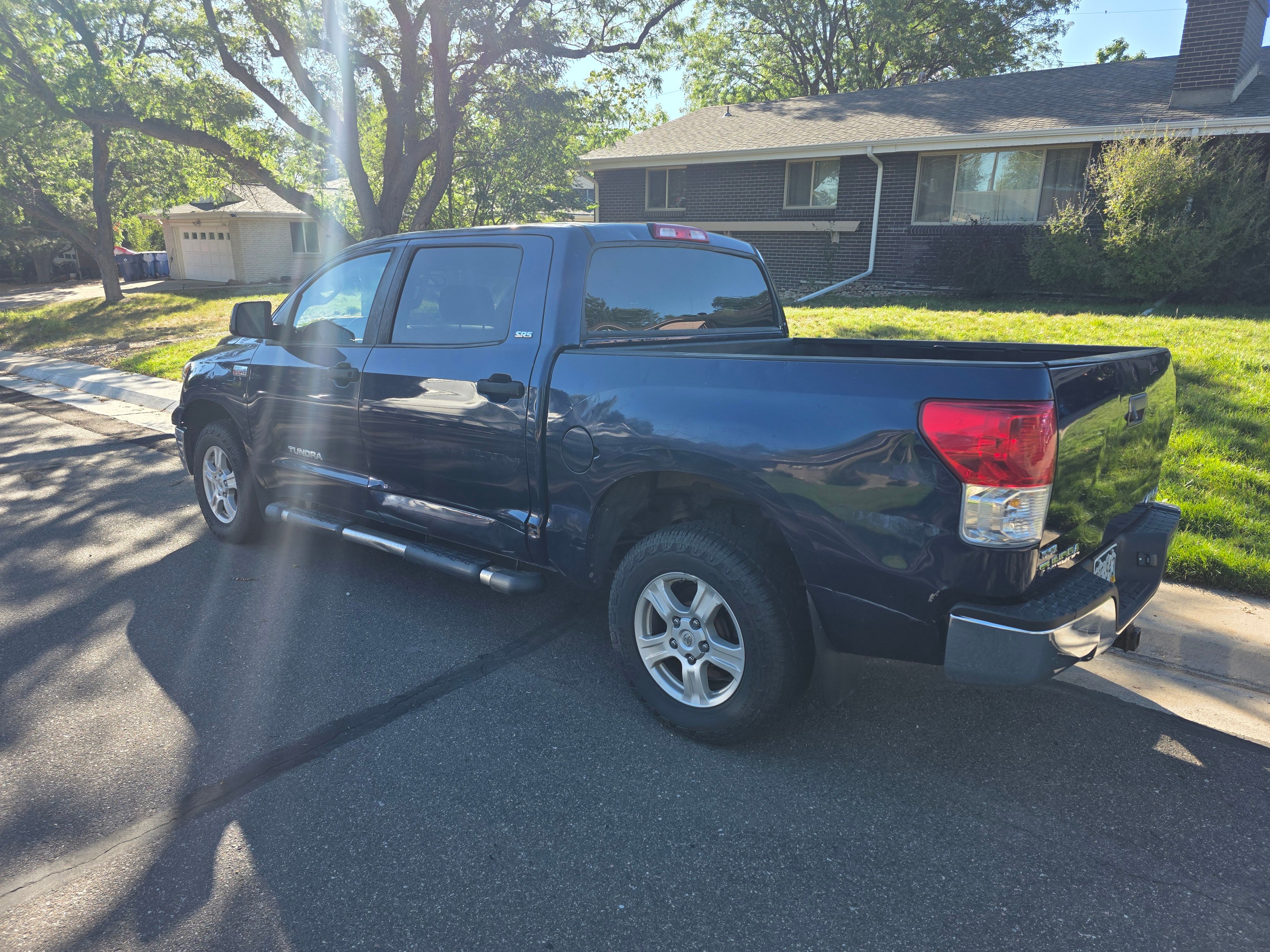 Used 2013 Toyota Tundra 4x4 CrewMax w/ SR5 Pkg image 2