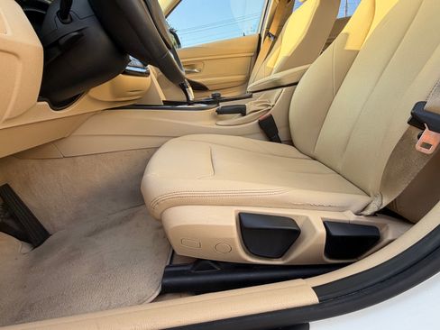 Used 2016 BMW 320i Sedan RWD image 24