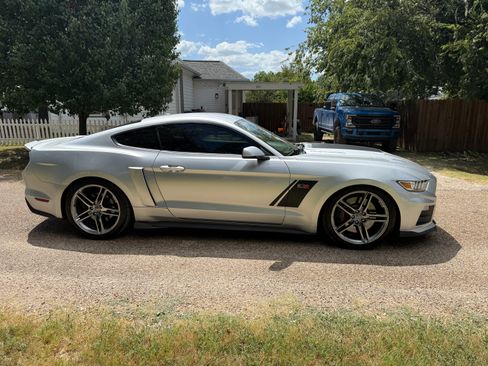 Used 2017 Ford Mustang GT Premium w/ GT Performance Package RWD image 4