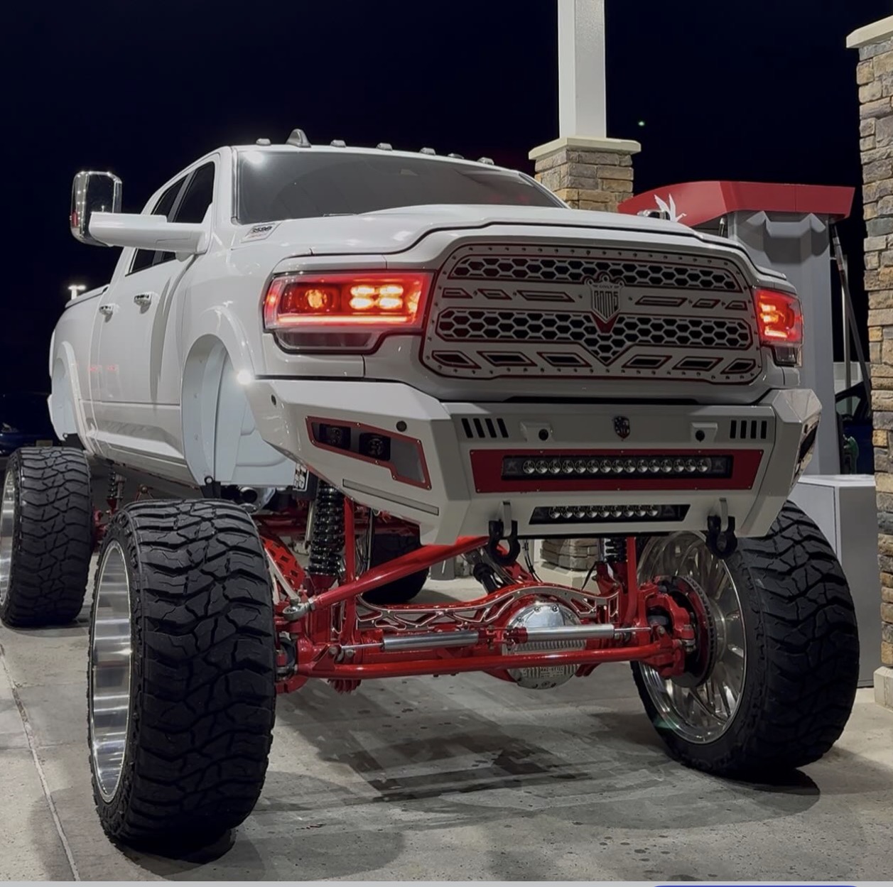 Used 2019 RAM 3500 Limited AWD/4WD image 2