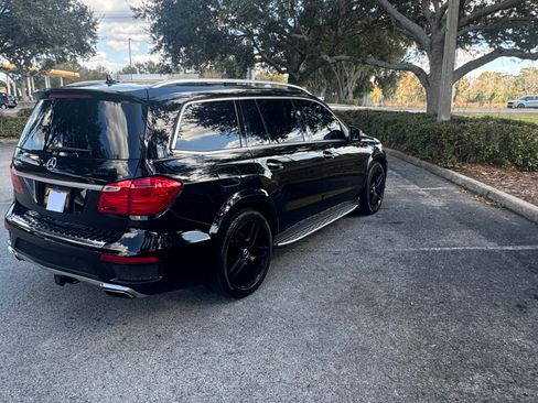 Used 2015 Mercedes-Benz GL 550 GL 550 4MATIC Sport Utility 4D image 2