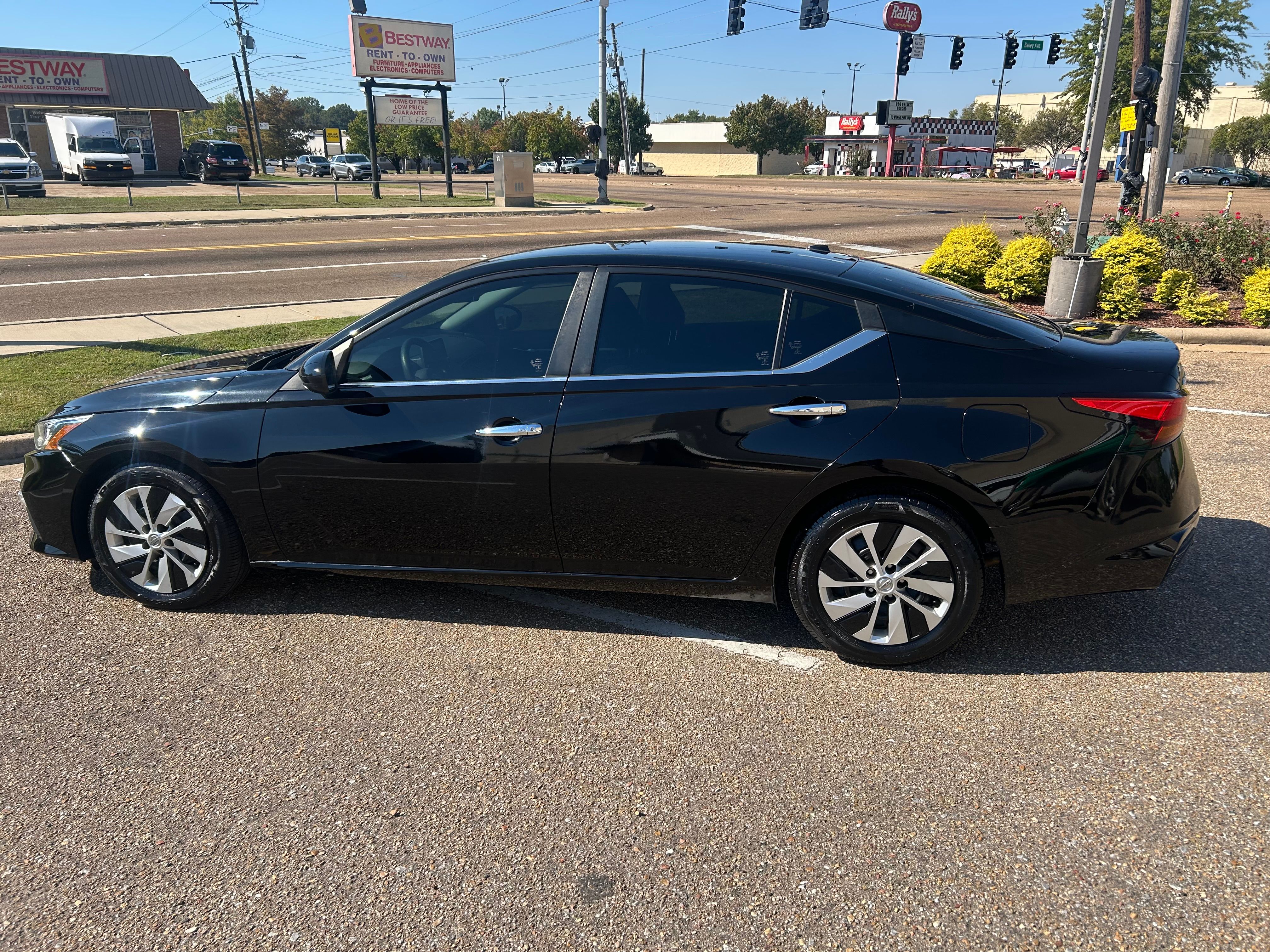Used 2020 Nissan Altima 2.5 S FWD image 2
