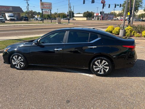 Used 2020 Nissan Altima 2.5 S image 2