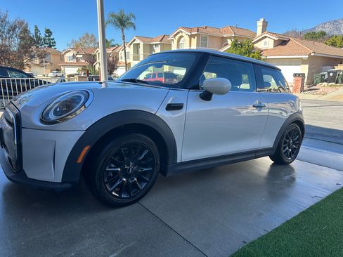 Used 2022 MINI Cooper 2-Door Hardtop image 6