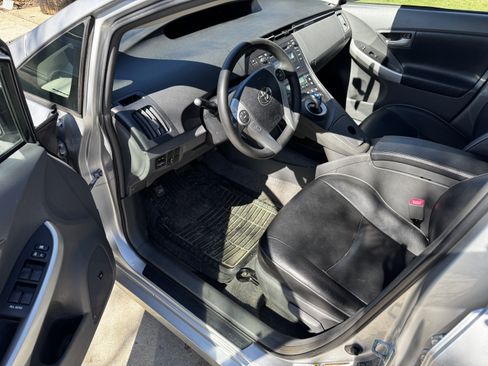 Used 2011 Toyota Prius Three image 10