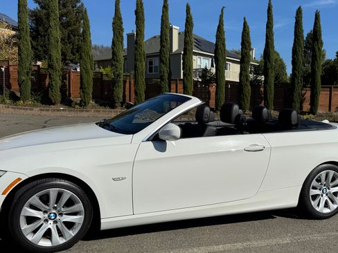Used 2013 BMW 328i Convertible image 1