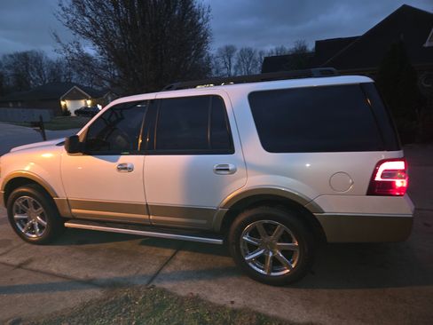 Used 2011 Ford Expedition XLT w/ 202A Rapid Spec Order Code image 9