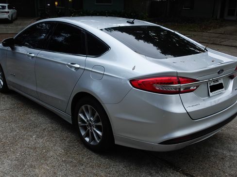 Used 2017 Ford Fusion SE image 4